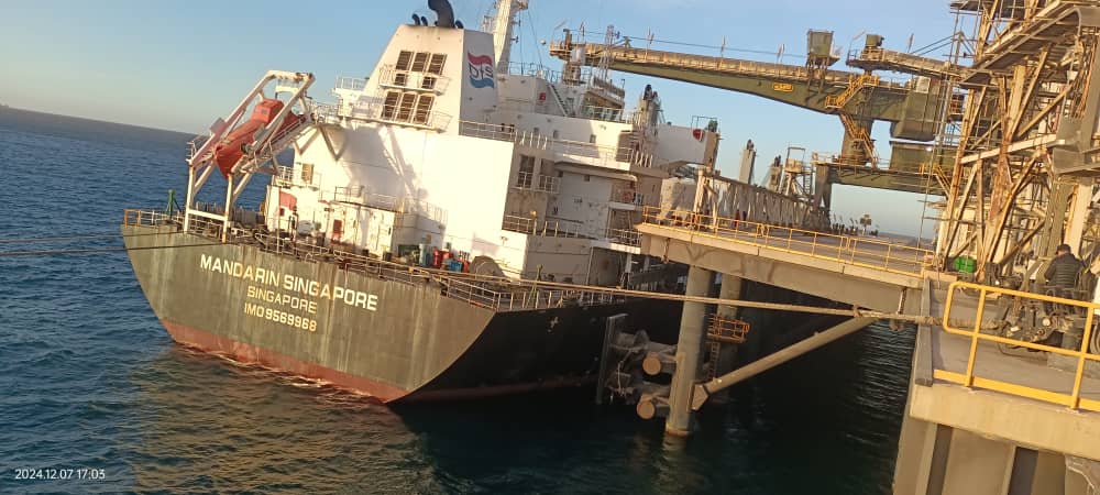 MV Mandarin Singapore alongside loading terminal